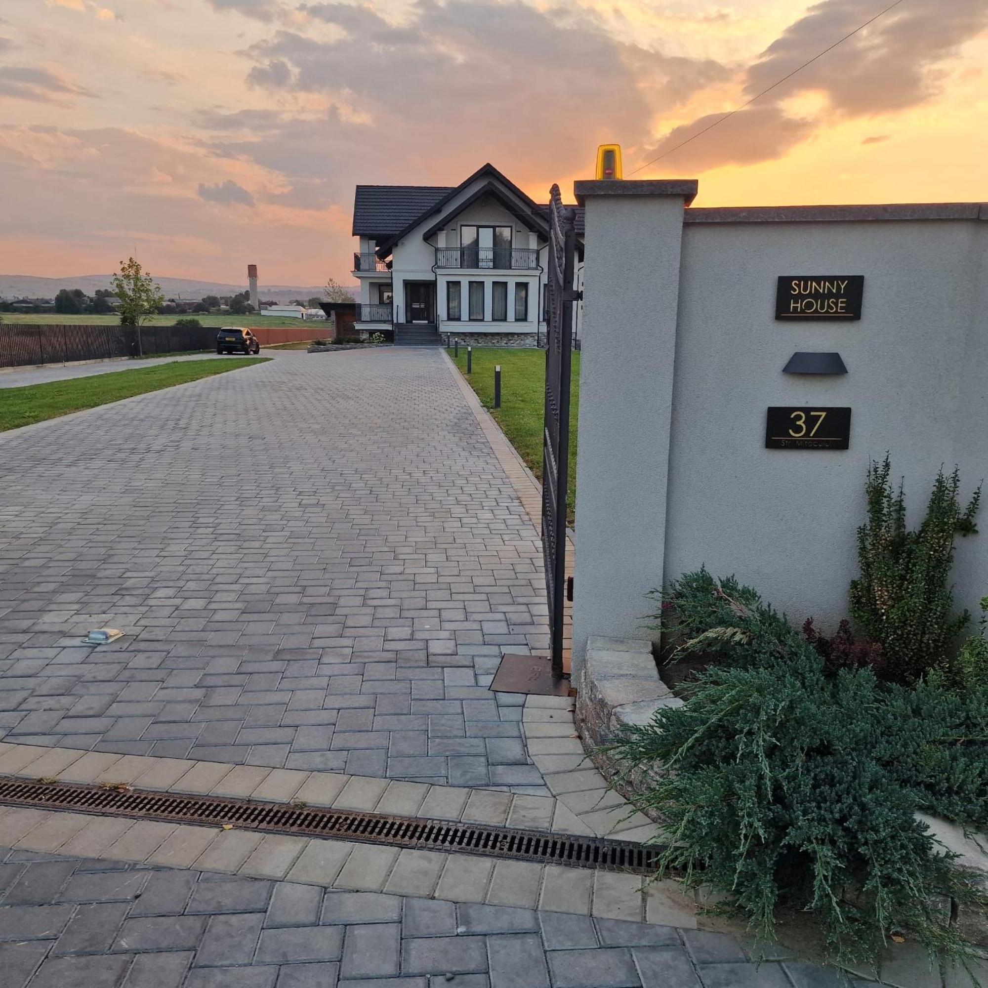 Villa Sunny House Suceava Esterno foto