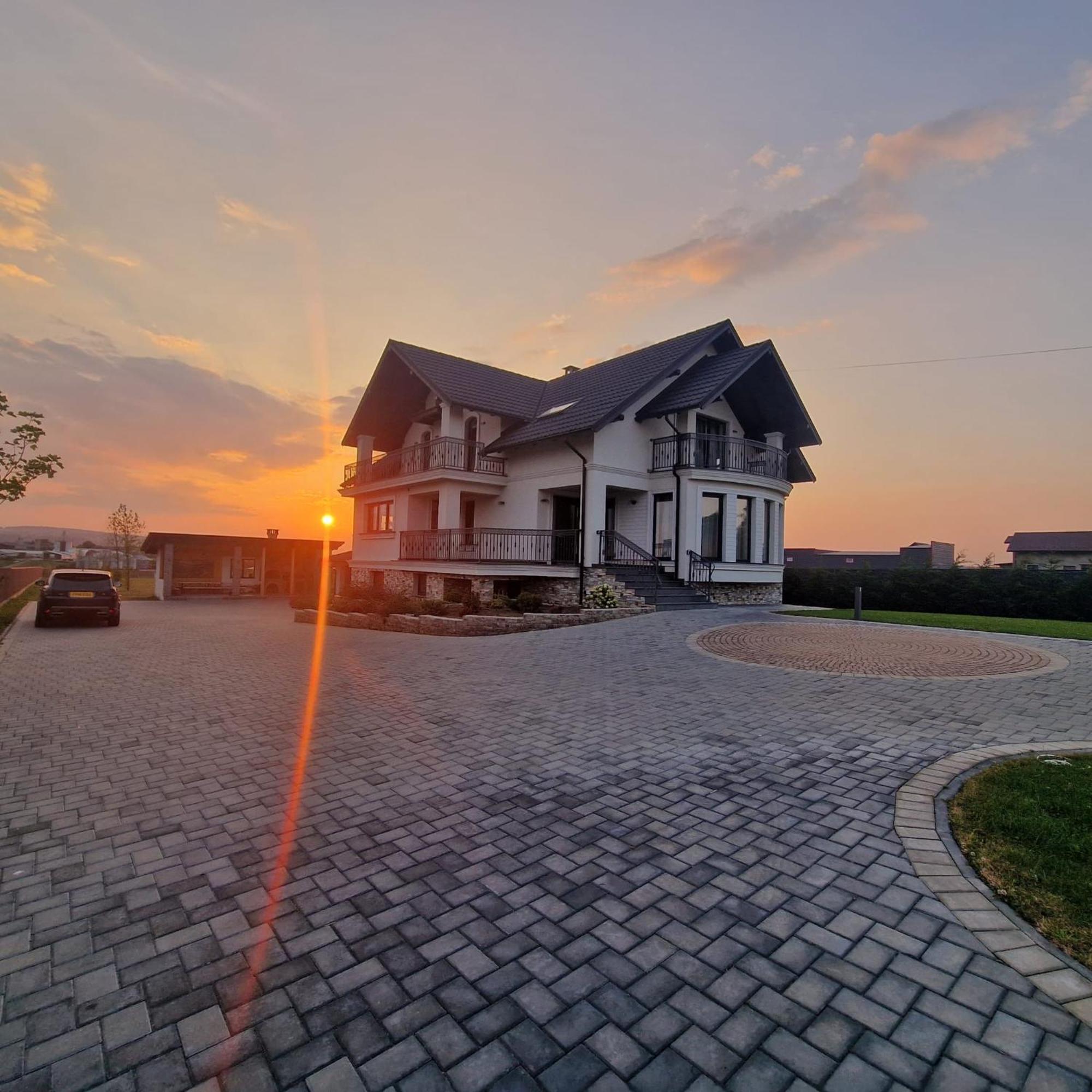 Villa Sunny House Suceava Esterno foto